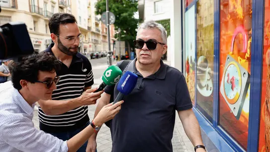 Santos Cerdán en las inmediaciones de su domicilio en Madrid Santos Cerdán en las inmediaciones de su domicilio en Madrid