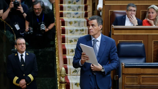 Pedro Sánchez se dirige a la tribuna del Congreso de los Diputados antes de comparecer en pleno estallido del caso Cerdán Pedro Sánchez se dirige a la tribuna del Congreso de los Diputados antes de comparecer en pleno estallido del caso Cerdán