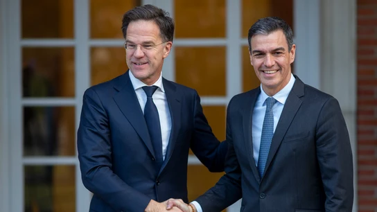 El secretario general de la OTAN, Mark Rutte, da la mano al presidente del Gobierno, Pedro Sánchez El secretario general de la OTAN, Mark Rutte, da la mano al presidente del Gobierno, Pedro Sánchez