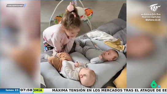 La reina de la casa: la 'mayor' les manda a sus hermanos bebés a la cuna para ella dormir con sus padres La reina de la casa: la 'mayor' les manda a sus hermanos bebés a la cuna para ella dormir con sus padres