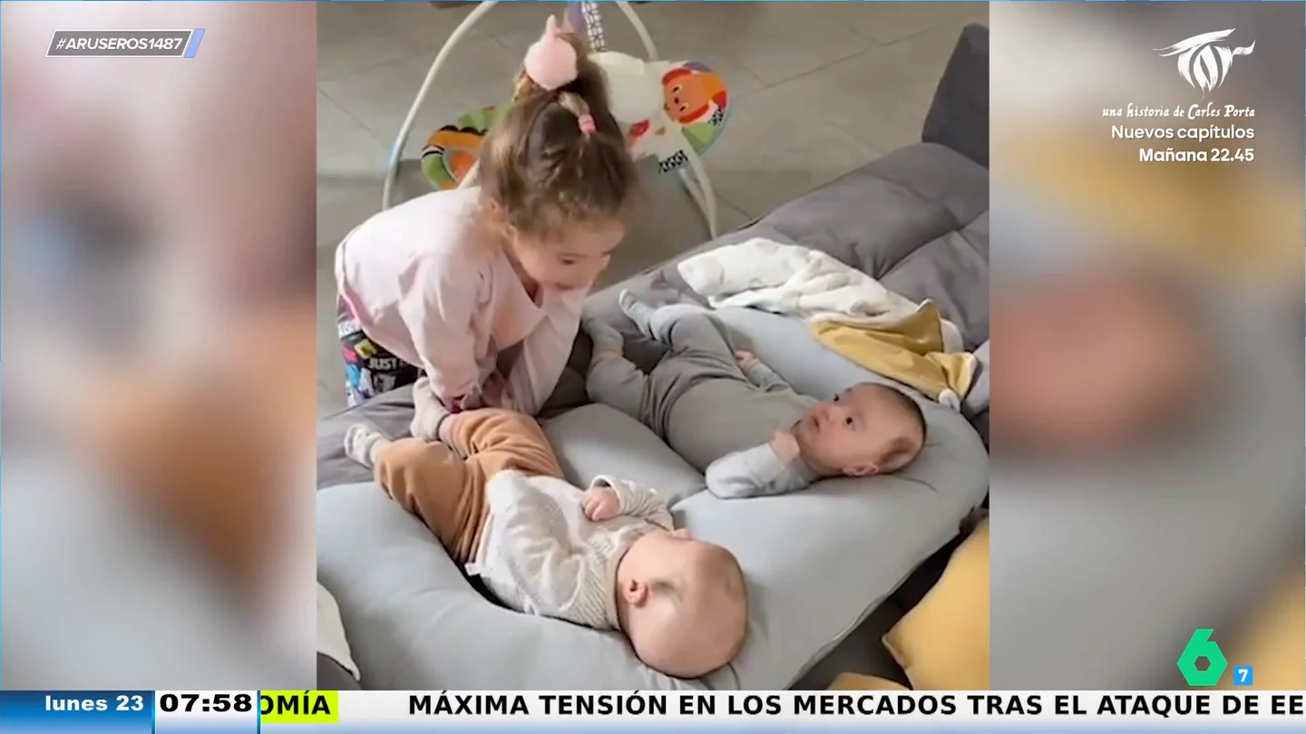 La reina de la casa: la 'mayor' les manda a sus hermanos bebés a la cuna para ella dormir con sus padres La reina de la casa: la 'mayor' les manda a sus hermanos bebés a la cuna para ella dormir con sus padres