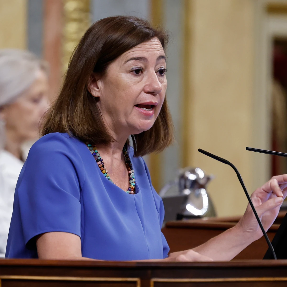 Gritos, continuas interrupciones y una Armengol molesta en la última sesión de control antes del verano