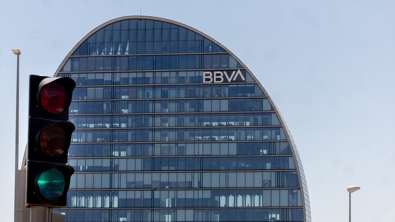 BBVA busca cerrar su OPA sobre el Banco Sabadell mejorando su oferta un 10%