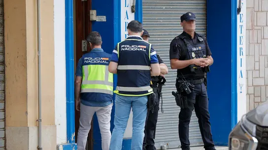 Un hombre mata a su mujer y a su hijo de 3 años en Algemesí (Valencia) Un hombre mata a su mujer y a su hijo de 3 años en Algemesí (Valencia)