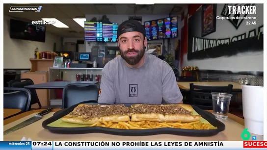Un youtuber se atreve a un salvaje reto de comida que solo una persona ha sido capaz de completar Un youtuber se atreve a un salvaje reto de comida que solo una persona ha sido capaz de completar