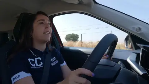 Noelia Soage, redactora del programa, al volante del Opel Frontera Noelia Soage, redactora del programa, al volante del Opel Frontera