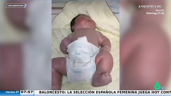 La reacción de Angie Cárdenas al ver el bebé que ha pesado 7,7 kg al nacer: "Yo solo pienso en la madre" La reacción de Angie Cárdenas al ver el bebé que ha pesado 7,7 kg al nacer: "Yo solo pienso en la madre"
