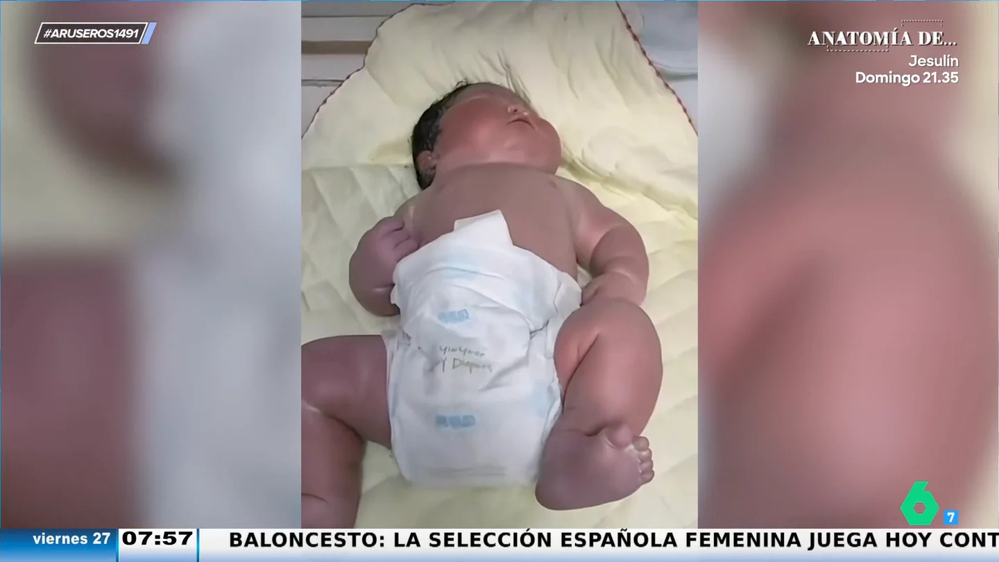 La reacción de Angie Cárdenas al ver el bebé que ha pesado 7,7 kg al nacer: "Yo solo pienso en la madre" La reacción de Angie Cárdenas al ver el bebé que ha pesado 7,7 kg al nacer: "Yo solo pienso en la madre"