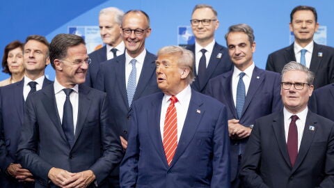 El presidente de EEUU, Donald Trump, junto a los l&iacute;deres de la OTAN