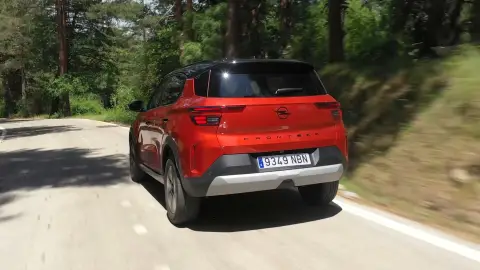 El nuevo Opel Frontera en color rojo-naranja El nuevo Opel Frontera en color rojo-naranja