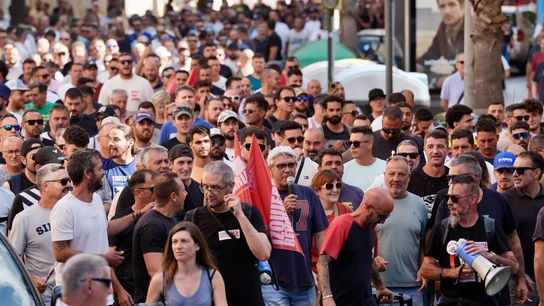 Los trabajadores del metal acompañados de sus familias marchan por las calles de Cádiz Los trabajadores del metal acompañados de sus familias marchan por las calles de Cádiz
