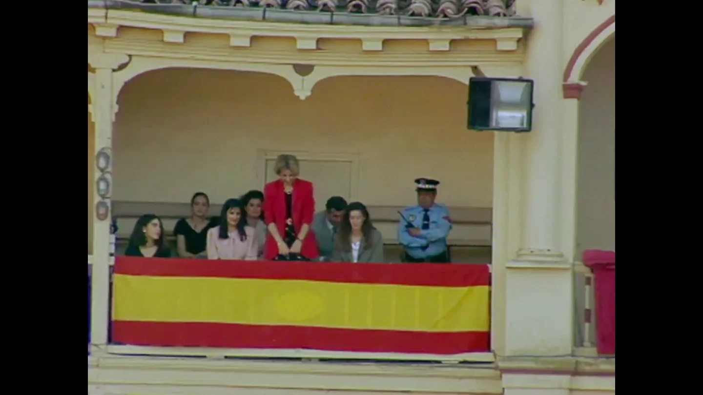 La única mujer del Ayuntamiento de Aranjuez, antitaurina y obligada a presidir la corrida de toros para mujeres de Jesulín La única mujer del Ayuntamiento de Aranjuez, antitaurina y obligada a presidir la corrida de toros para mujeres de Jesulín