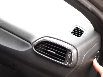 Te explicamos cómo debes desactivar el airbag del copiloto y cuándo hacerlo Te explicamos cómo debes desactivar el airbag del copiloto y cuándo hacerlo