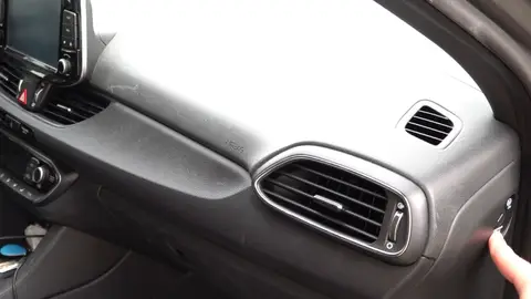 Te explicamos cómo debes desactivar el airbag del copiloto y cuándo hacerlo Te explicamos cómo debes desactivar el airbag del copiloto y cuándo hacerlo