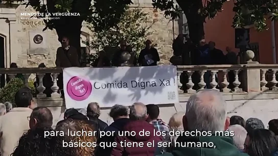 Un usuario del centro de mayores de Ortigueira denuncia públicamente, altavoz en mano, "la comida de posguerra" de su residencia Un usuario del centro de mayores de Ortigueira denuncia públicamente, altavoz en mano, "la comida de posguerra" de su residencia