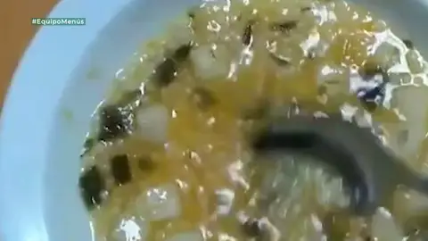 Destinan el 75% de su pensión a la residencia en la que viven y no pueden comer dignamente: "La sopa parece aguas fecales" Destinan el 75% de su pensión a la residencia en la que viven y no pueden comer dignamente: "La sopa parece aguas fecales"