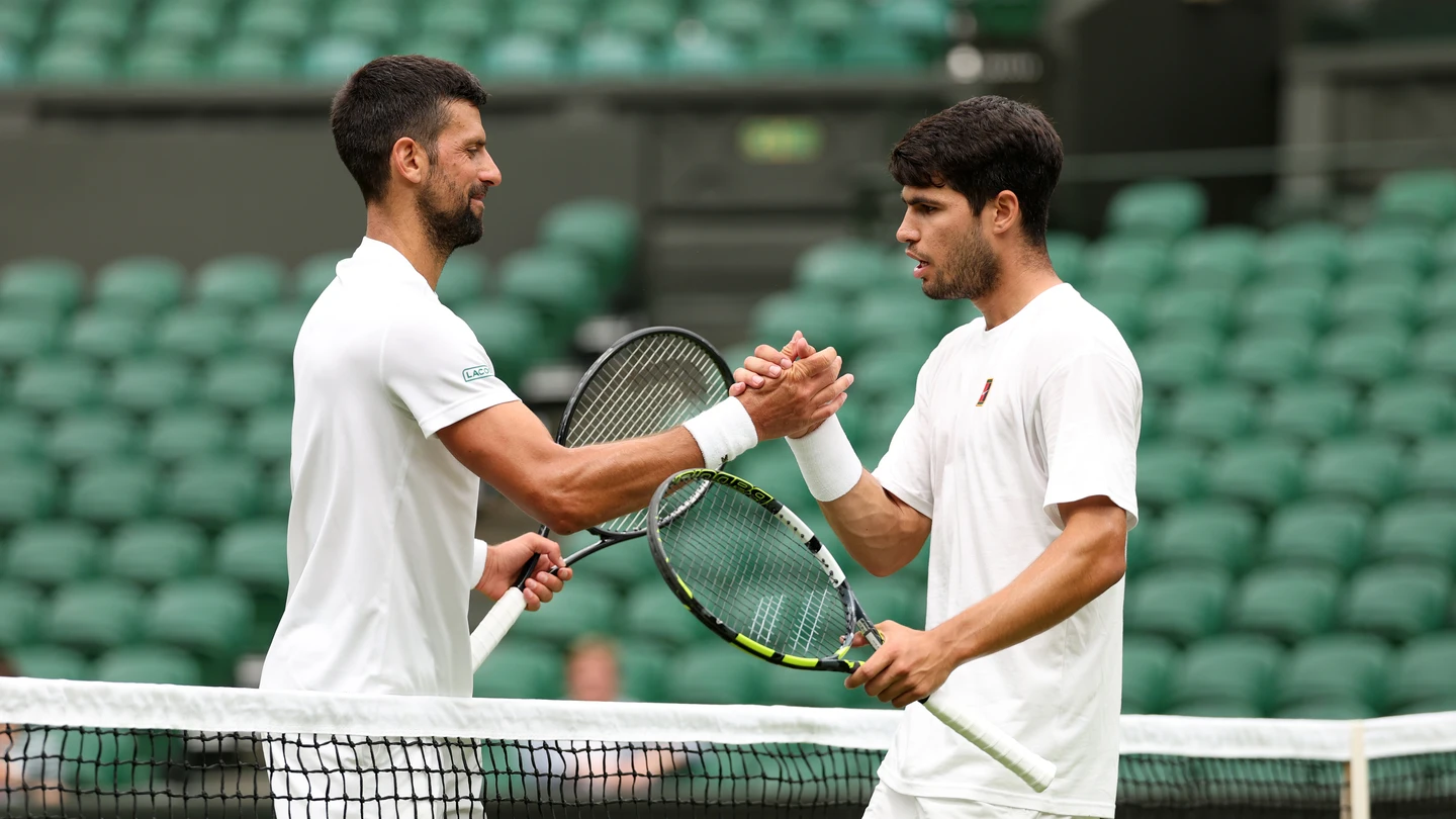 Alcaraz y Djokovic entrenan juntos en Wimbledon Alcaraz y Djokovic entrenan juntos en Wimbledon