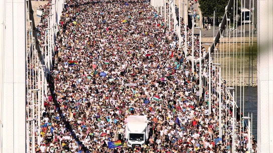 Miles de personas en la marcha del Orgullo en Budapest. Miles de personas en la marcha del Orgullo en Budapest.