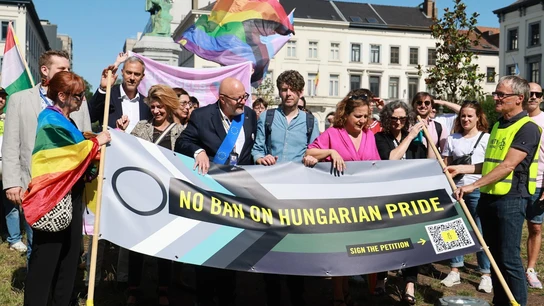 Miembros del Parlamento Europeo muestran su apoyo al Orgullo de Hungría Miembros del Parlamento Europeo muestran su apoyo al Orgullo de Hungría