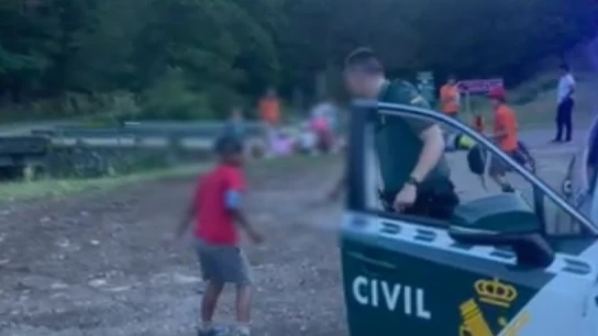 La Guardia Civil rescata a los menores La Guardia Civil rescata a los menores