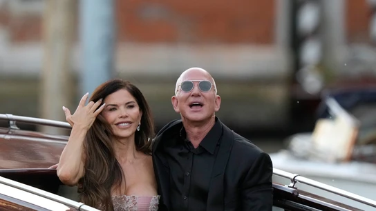 Lauren Sánchez y Jeff Bezos, durante la celebración de su boda en Venecia Lauren Sánchez y Jeff Bezos, durante la celebración de su boda en Venecia