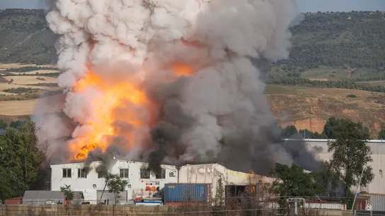 Imagen del incendio en una empresa de baterías de litio en Azuqueca (Guadalajara) Imagen del incendio en una empresa de baterías de litio en Azuqueca (Guadalajara)