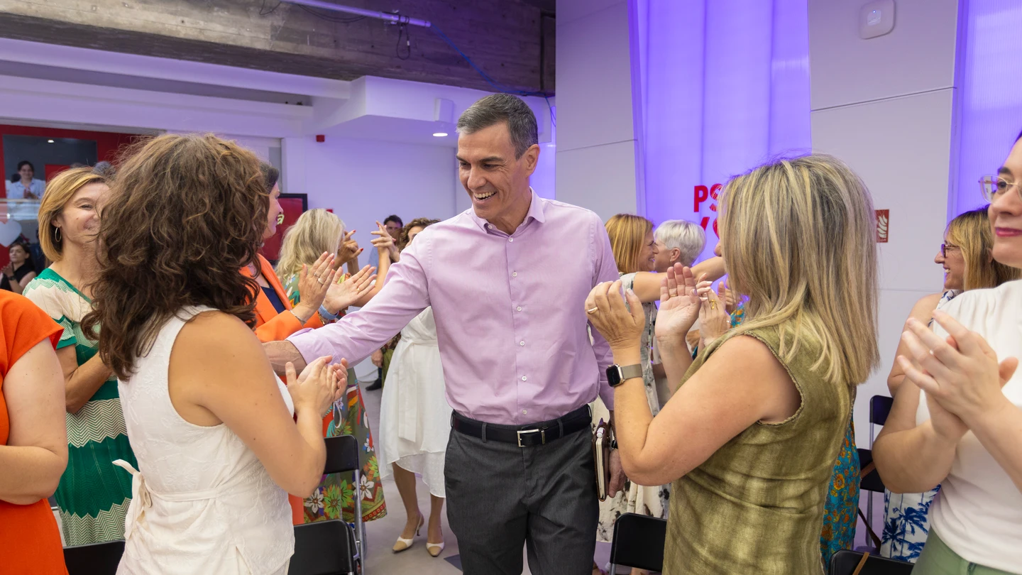 El presidente del Gobierno, Pedro Sánchez, se reúne con las secretarias y portavoces de Igualdad El presidente del Gobierno, Pedro Sánchez, se reúne con las secretarias y portavoces de Igualdad