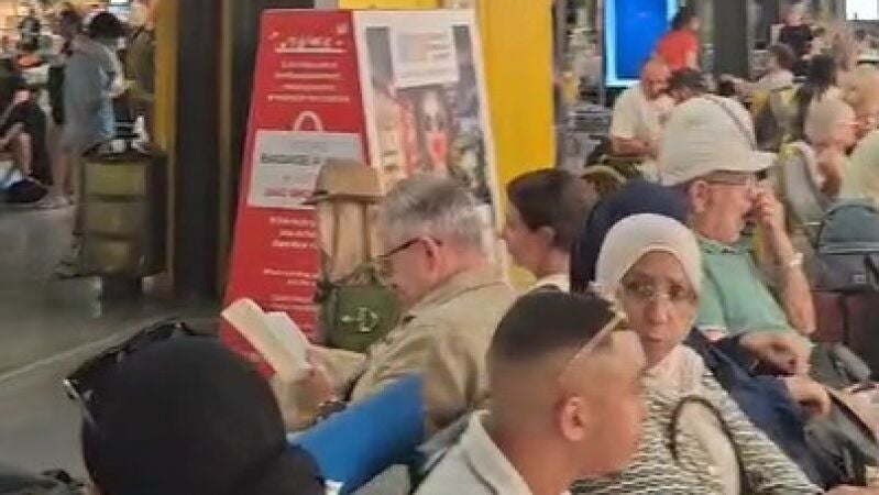Decenas de españoles atrapados en el aeropuerto de Marsella por un incendio
