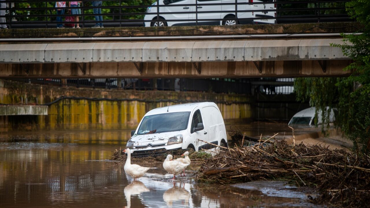 La DANA golpea Cataluña y deja destrozos, inundaciones, más de 700 ...