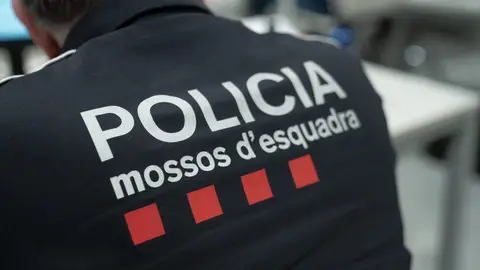 Un agente de los Mossos, en una imagen de archivo. Un agente de los Mossos, en una imagen de archivo.