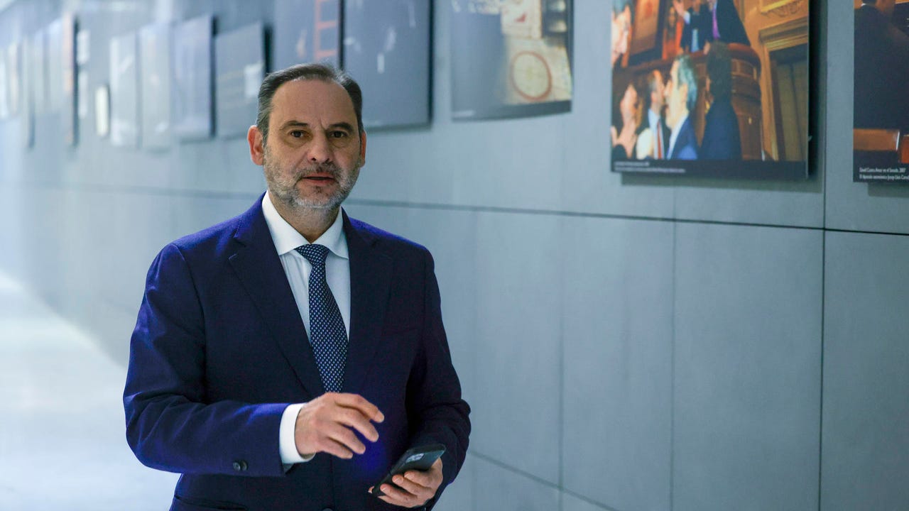 El Supremo mantiene la declaración de Ábalos con su abogado y anuncia una vistilla sobre su prisión
