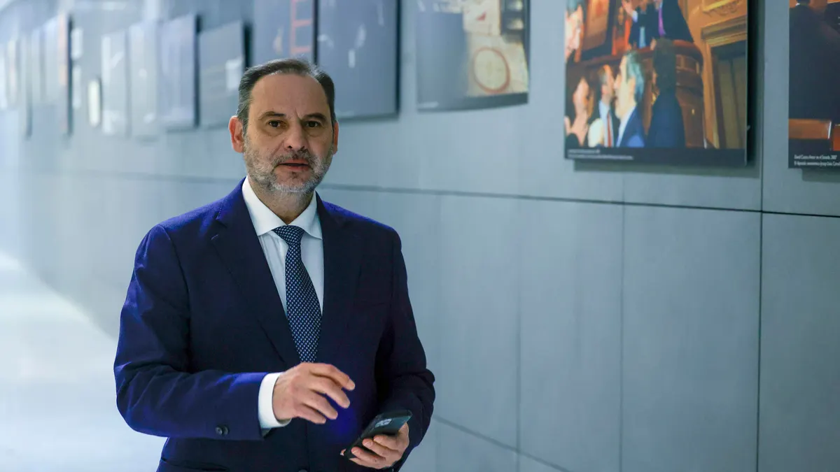 El Supremo mantiene la declaración de Ábalos con su abogado y anuncia una vistilla sobre su prisión