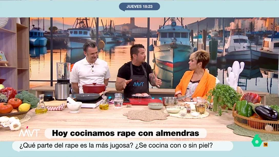 El truco de Carlos Maldonado para convertir la 'misteriosa' rejilla del microondas en una "vaporera casera" Hoy Carlos Maldonado vuelve a la cocina de Más Vale Tarde con una fantástica receta de rape y en este vídeo enseña una curiosa técnica de cocción ideal para cocinar este pescado tan sabroso como delicado.