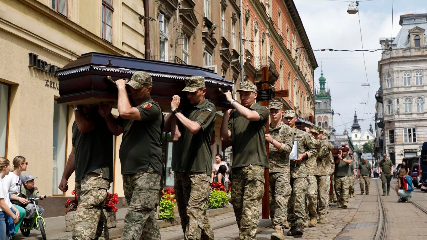 Ceremonia de despedida de 12 soldados que murieron en cautiverio ruso.