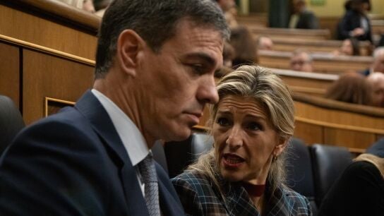El presidente del Gobierno, Pedro S&aacute;nchez, y la vicepresidenta segunda y ministra de Trabajo, Yolanda D&iacute;az.
