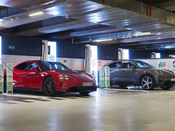 Estación de carga rápida y ultrarrápida de vehículos eléctricos de Nuevos Ministerios, Madrid Estación de carga rápida y ultrarrápida de vehículos eléctricos de Nuevos Ministerios, Madrid