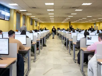 Examen teórico en la sede de la Dirección General de Tráfico Examen teórico en la sede de la Dirección General de Tráfico