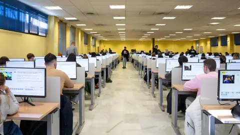 Examen teórico en la sede de la Dirección General de Tráfico Examen teórico en la sede de la Dirección General de Tráfico