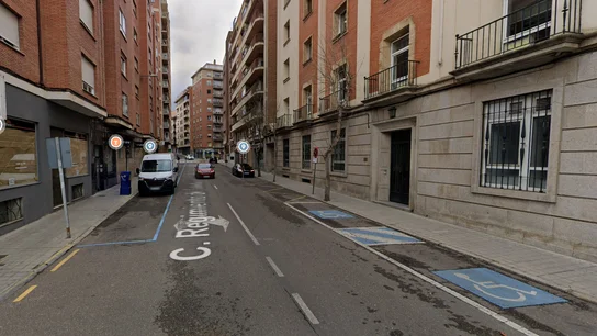Punto de la calle Regimiento de Toledo, en Zamora, donde se ha producido la explosión. Punto de la calle Regimiento de Toledo, en Zamora, donde se ha producido la explosión.