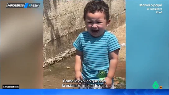 La reacción viral de un niño cuando ve que vacían la piscina de su casa La reacción viral de un niño cuando ve que vacían la piscina de su casa