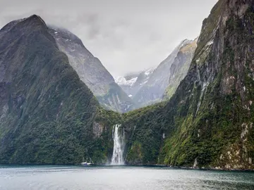 Nueva Zelanda cobrará hasta 20 euros a los turistas extranjeros por visitar los lugares más populares Nueva Zelanda cobrará hasta 20 euros a los turistas extranjeros por visitar los lugares más populares