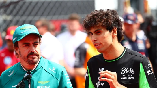 Fernando Alonso y Gabriel Bortoleto Fernando Alonso y Gabriel Bortoleto