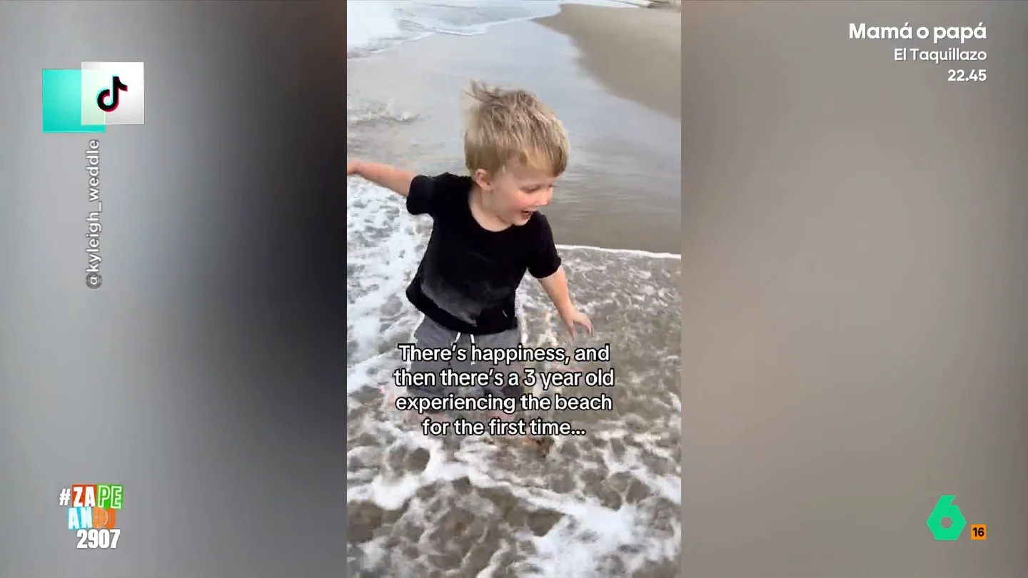 Esta es la tierna reacción de un niño que va a la playa por primera vez Sus padres quisieron inmortalizar la divertida y curiosa reacción del pequeño, que no puedo evitar levantar las manos disfrutando de la sensación de la arena o el agua por primera vez.