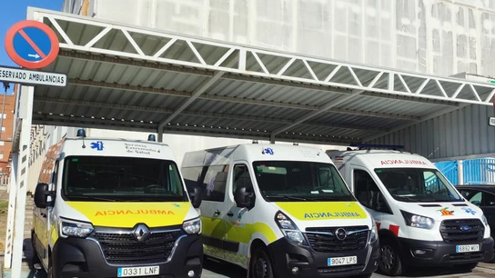 Ambulancias junto al Hospital Perpetuo Socorro de Badajoz (archivo) Ambulancias junto al Hospital Perpetuo Socorro de Badajoz (archivo)