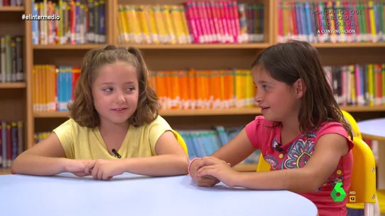 La cara viral de una niña cuando su amiga le dice que su mejor amigo puede que se "vaya con otra" La cara viral de una niña cuando su amiga le dice que su mejor amigo puede que se "vaya con otra"