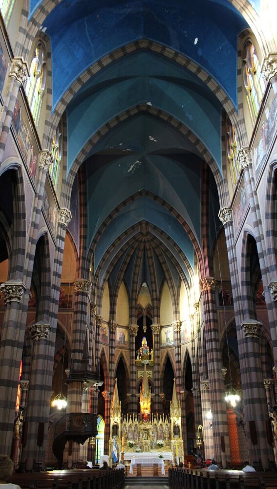 Interior de la Iglesia de los Capuchinos en Córdoba, Argentina