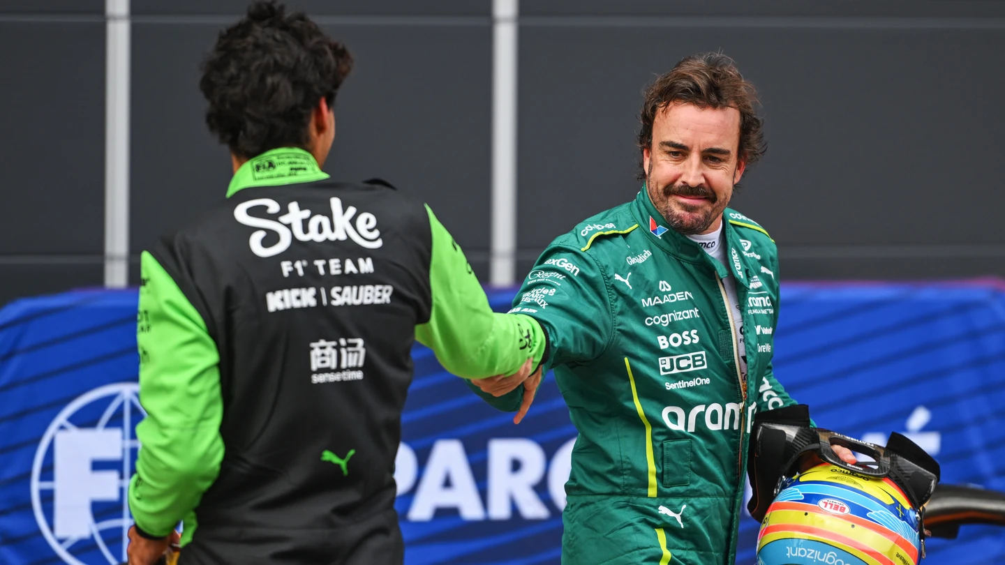 Fernando Alonso y Gabriel Bortoleto Fernando Alonso y Gabriel Bortoleto
