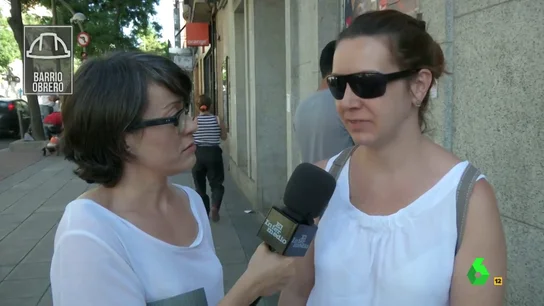 Una mujer de barrio obrero, al preguntarle si alguien cuida de sus hijos: "¿Con el sueldo que tenemos?, ¡ni loca!" Una mujer de barrio obrero, al preguntarle si alguien cuida de sus hijos: "¿Con el sueldo que tenemos?, ¡ni loca!"