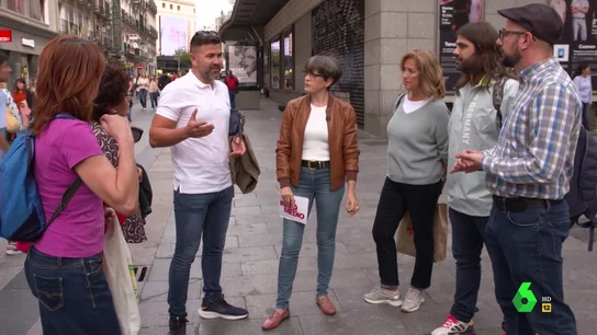 Un hombre con tres hijos, de los impuestos: "Con todas las subidas nos cuesta una barbaridad tirar hacia adelante el día a día" Un hombre con tres hijos, de los impuestos: "Con todas las subidas nos cuesta una barbaridad tirar hacia adelante el día a día"