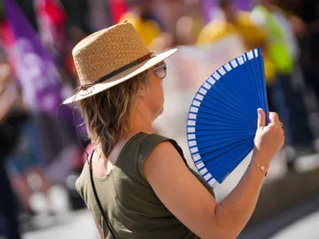Turista bajo el calor de Sevilla Turista bajo el calor de Sevilla